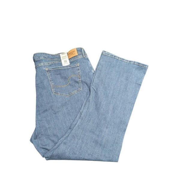 NWT Levi’s Mid Rise Classic Bootcut Jeans Blue Medium Wash Stretch Denim Women's - Picture 1 of 7